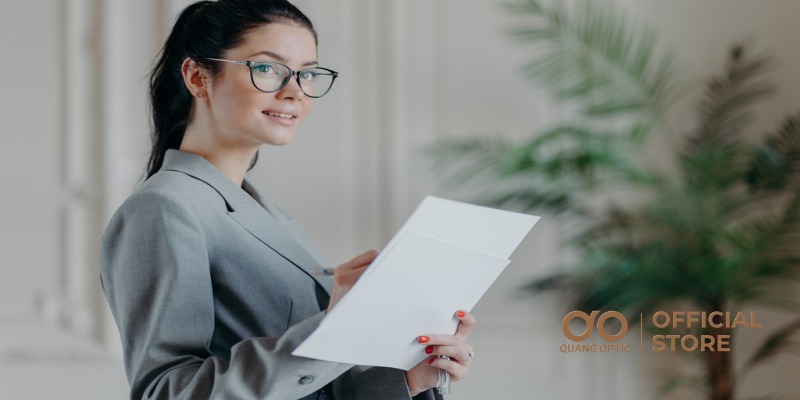 Thử tròng chống chói khi đi làm