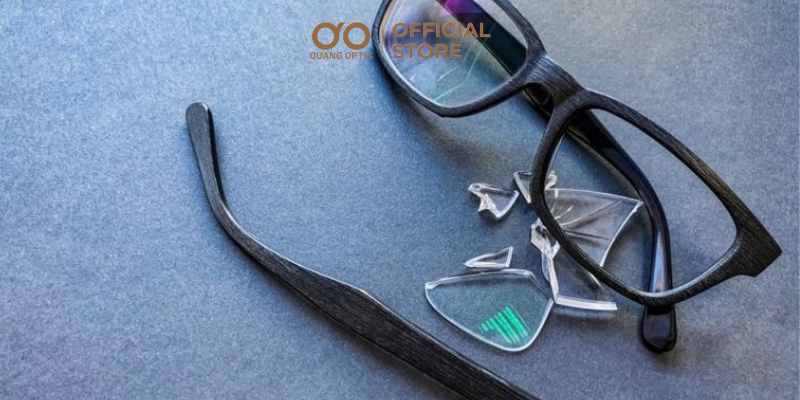 So sánh gọng kính nhựa và gọng kim loại tại Quang Optic 3 Nhược điểm cần lưu ý gọng nhựa