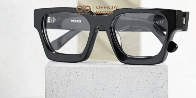 Gọng kính bản to có hợp người mặt nhỏ không? 2 Phân tích ưu nhược điểm gọng kính bản to