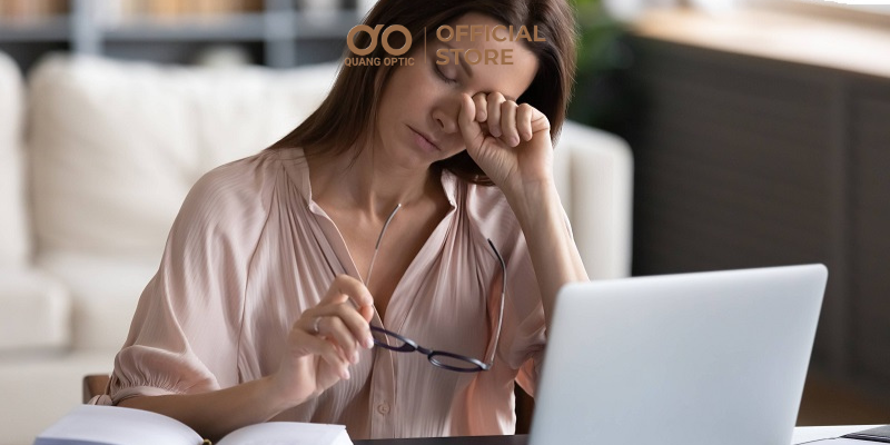 Đeo kính bị chóng mặt có nguy hiểm không? Nguyên nhân và cách khắc phục 4 Chóng mặt kéo dài trên 7 ngày