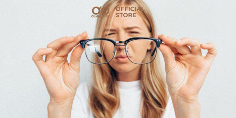 Tròng kính cho người hay đau đầu mỏi mắt